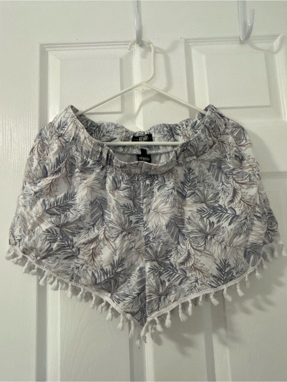 Rewash White Leaf-Print Tassel Shorts